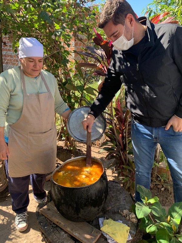 Alliana entrega kits de alimentos para ollas populares en Pilar