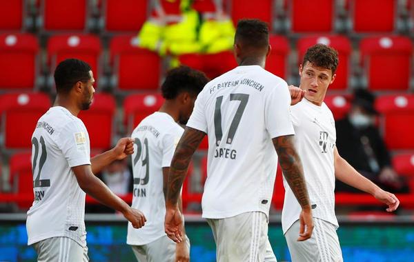 Bayern Múnich mantiene ventaja en la cima