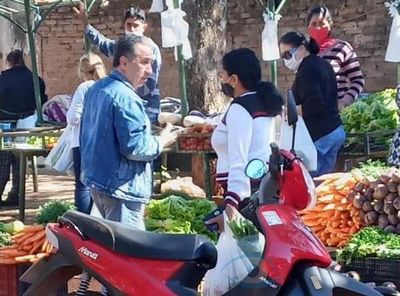 Mal ejemplo: Director médico de Amambay fue de compras sin tapabocas feria