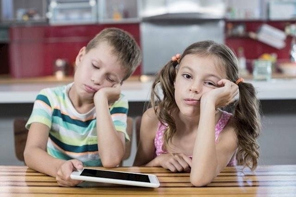 HOY / Alteración del ritmo de vigilia y sueño en los niños durante cuarentena propicia trastornos del comportamiento