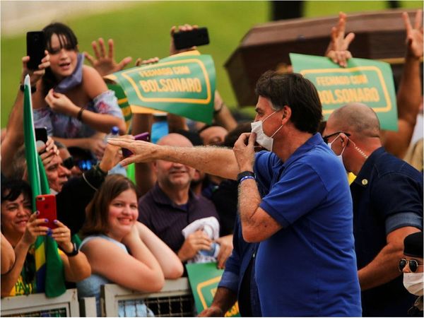 Bolsonaro sigue arengando y Brasil se acerca a un desastre sanitario