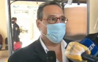Hugo Javier no responde sobre retraso en entrega de kits, denuncian