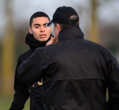 Los clubes de la Premier aceptan regresar a los entrenamientos - Fútbol - ABC Color