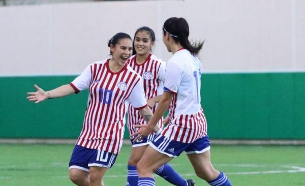 HOY / FIFpro pide que el fútbol femenino esté presente en las conversaciones