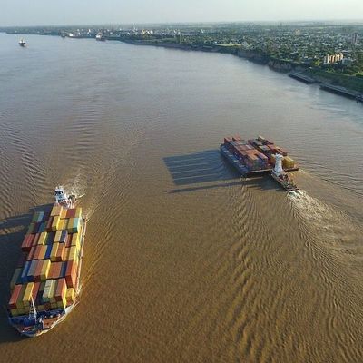 Más de 150 barcazas comenzarán a transitar desde mañana por el Paraná