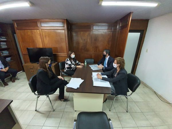 Fiscalía se constituyó en la Dinavisa para verificar el proceso de control para ingreso de medicamentos