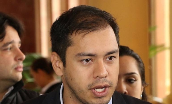 HOY / Exdirector de Recaudaciones de CDE acusa a Prieto de apañar hechos de corrupción