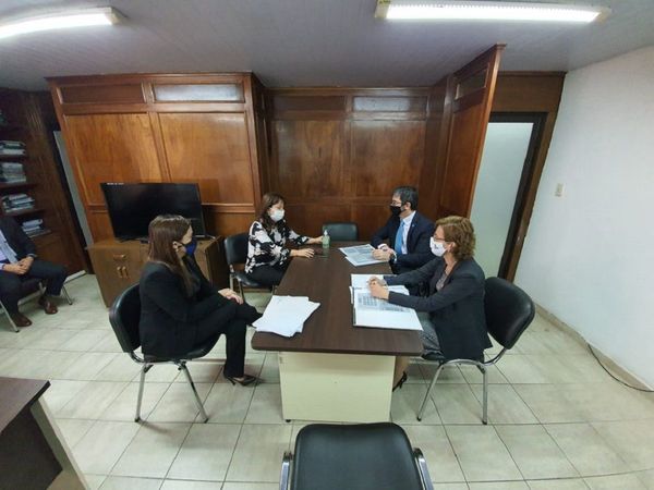 Fiscalía se constituye en Dinavisa tras dudosa importación de medicamentos