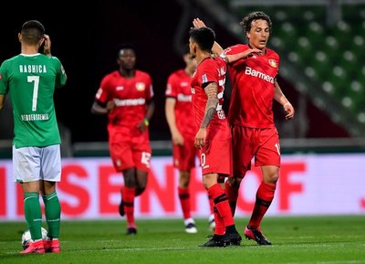 Goleada del Leverkusen cierra la primera fecha de reanudación