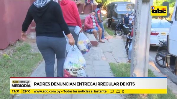 Padres denuncian entrega irregular de kits - ABC Noticias - ABC Color