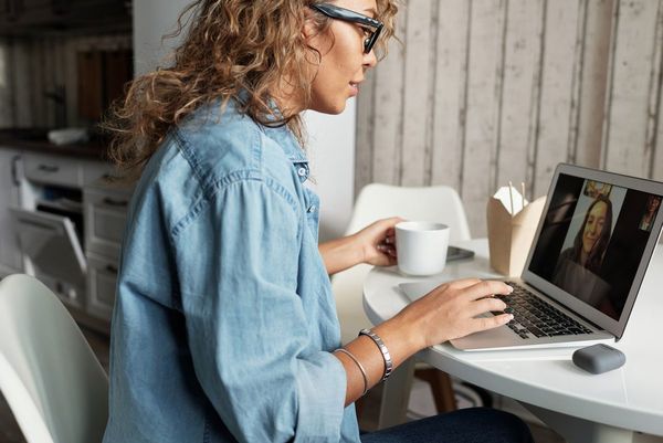 ¿Cómo evitar que las videollamadas nos agoten?