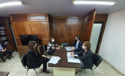 HOY / Ruta de medicamentos importados sin control: allanan Dinavisa tras pistas de falsificación de documentos