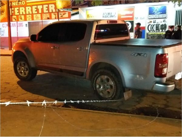 Incautan camioneta con supuesta marihuana tras persecución