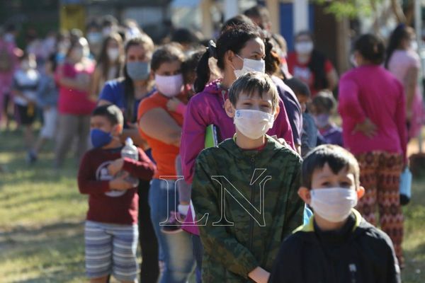 Los niños peruanos salen a la calle tras nueve semanas de encierro