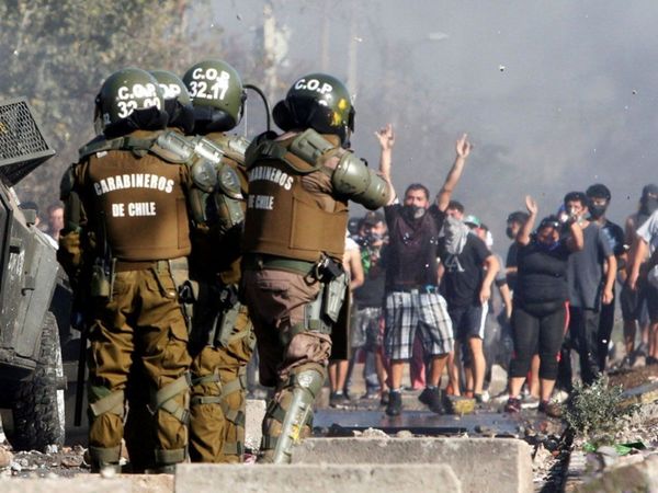 Violenta protesta por falta de alimentos y trabajo en Chile