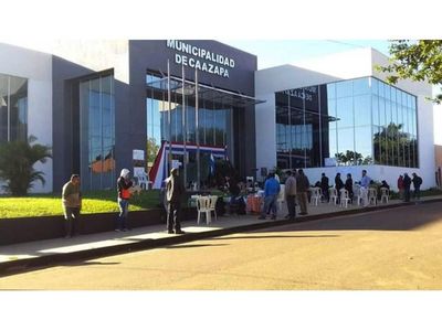 Se encadenan para pedir renuncia del jefe comunal de Caazapá