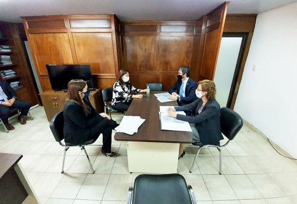 Dos fiscales verifican actuar de la Dirección de Vigilancia - Política - ABC Color