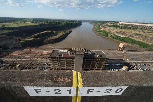 BAJÓN considerable en la PRODUCCIÓN de ITAIPÚ por SECA