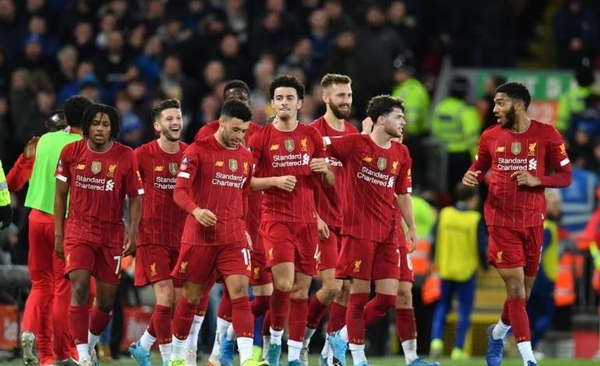 HOY / La Premier se posiciona a favor de que haya entrega de trofeos al Liverpool