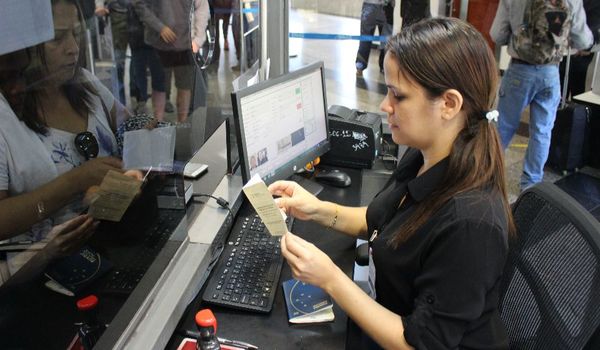 Migraciones reabre sus puertas para la tramitación de documentos migratorios · Radio Monumental 1080 AM