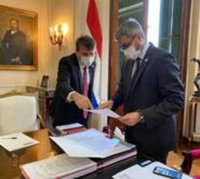 Petropar oficializa reducción del precio de combustibles - Paraguay.com