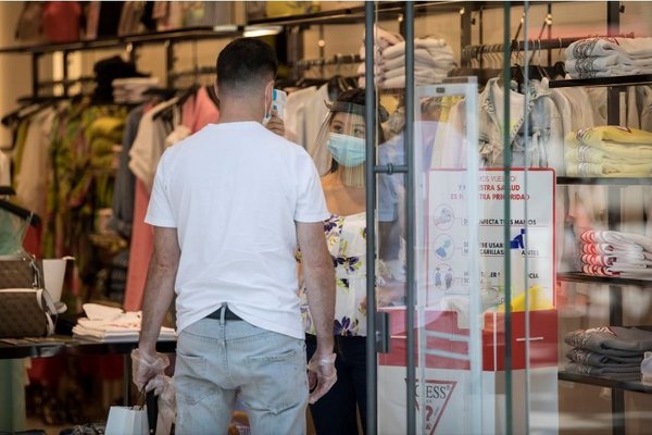 Habilitarían shoppings y tiendas de ropas en la fase 2 · Radio Monumental 1080 AM