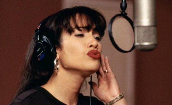 HOY / Revelan escenas nunca vistas de Jennifer López como Selena Quintanilla