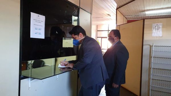 CDE: denuncian a exdirector de Recaudaciones y a tres funcionarias - ABC en el Este - ABC Color