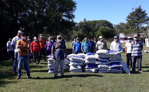 Gobierno lleva apoyo a pequeños productores agrícolas de Caazapá