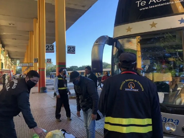 Salud advierte que habilitación de viajes largos no es para ir de paseo