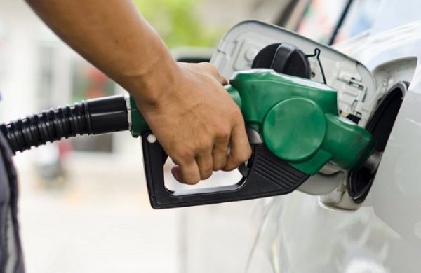 Emblemas privados analizarán rebaja de precios de combustibles
