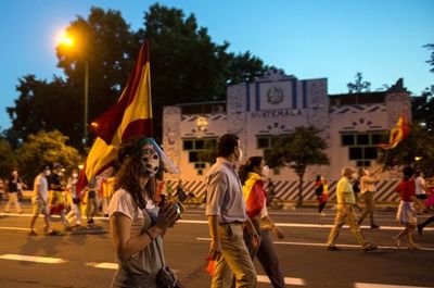 Españoles apoyan confinamiento mientras se suceden protestas antigobierno - Mundo - ABC Color