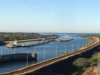 Luego de 50 días, barcazas retoman transporte de cargas en el Paraná