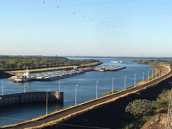 Luego de 50 días, barcazas retoman transporte de cargas en el Paraná