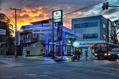 Petrolera estatal reduce precio de sus combustibles