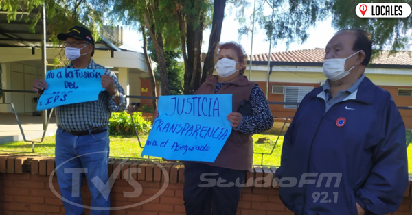 Jubilados se muestran en contra de la unificación del sistema de salud en Itapúa
