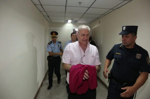 Ordenan libertad de Ramón González Daher e hijo