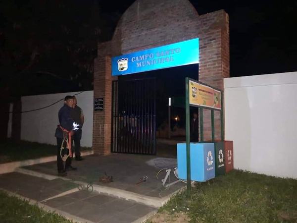 ILUMINAN CEMENTERIO DE LEANDRO OVIEDO POR ENTIERROS NOCTURNOS.