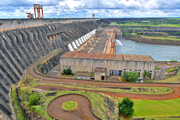 De enero a agosto la ITAIPU proveyó a la ANDE 2,4% más de energía que el año pasado