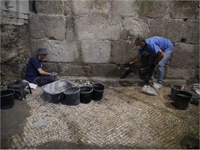 Hallan cavidades subterráneas antiguas cerca del Muro de las Lamentaciones