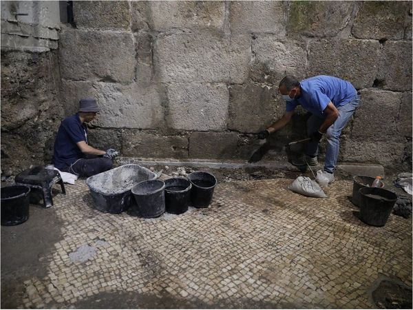 Hallan cavidades subterráneas antiguas cerca del Muro de las Lamentaciones