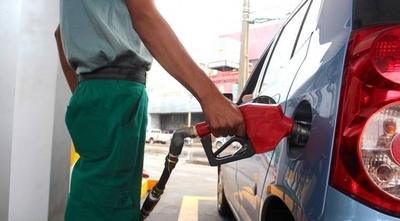 HOY / Emblemas privados se suman a Petropar y bajarán precio del combustible a partir de mañana