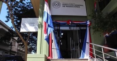 Migraciones reabre al público su sede central