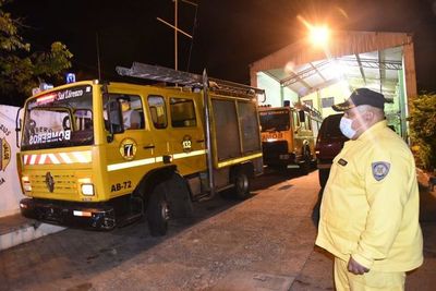 Bomberos de San Lorenzo piden ayuda para pagar flete y recibir equipos desde EE.UU. - Nacionales - ABC Color