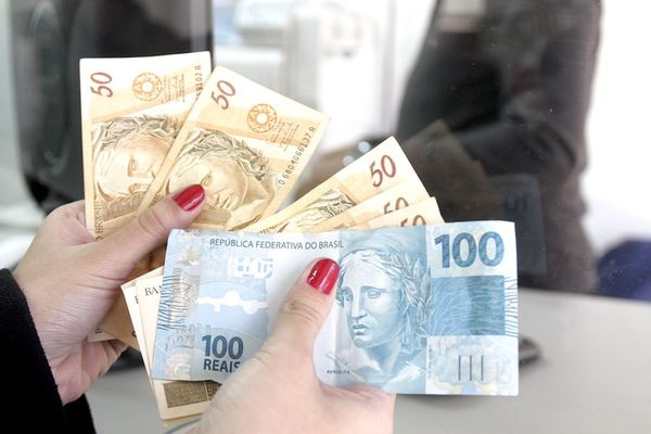 El real brasileño se desploma fuerte en el mercado nacional