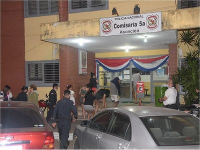 Policía aprehende a 7 jóvenes por violar la cuarentena en la Chacarita