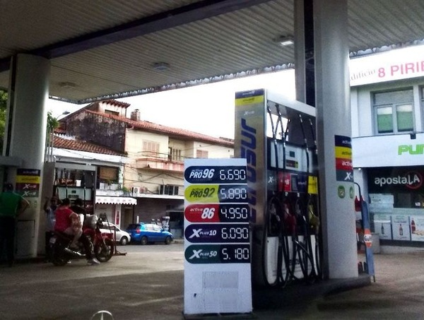 Emblemas privados confirman reducción de precios de combustibles