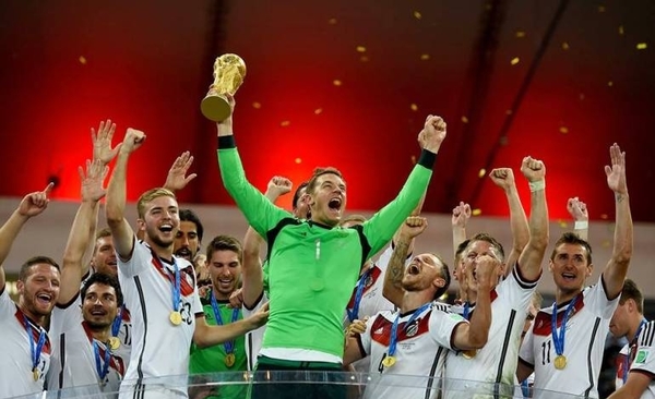 HOY / Manuel Neuer renueva con el Bayern hasta junio de 2023