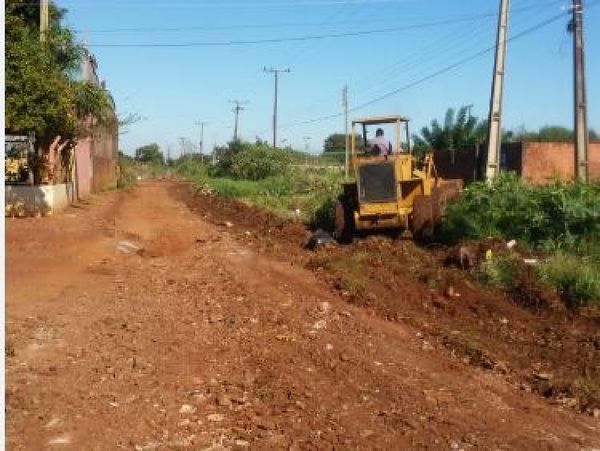 Maquinarias municipales trabajan en la recuperación de calles