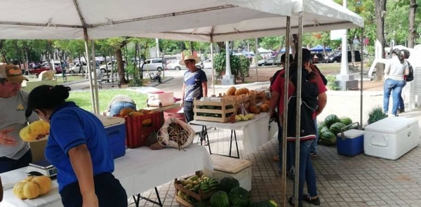 HOY / Proponen que sector gastronómico se instale en plazas, veredas y calles